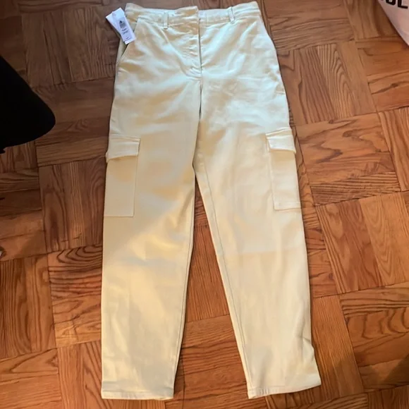 BRAND NEW TRENDY WILFRED ARITZIA CARGO PANTS - Picture 3 of 6